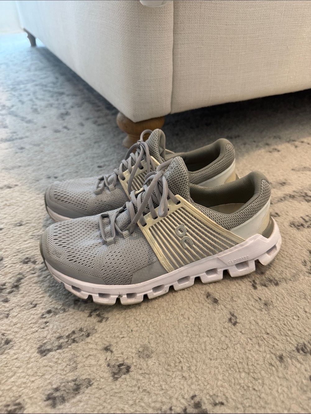 ON Cloudswift Women's Athletic Shoes - Light Gray/White